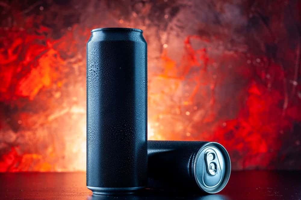 dos latas bebida energetica
