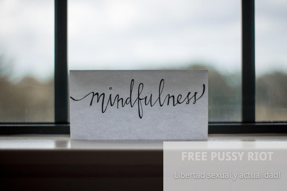 mindfulness mujer haciendo