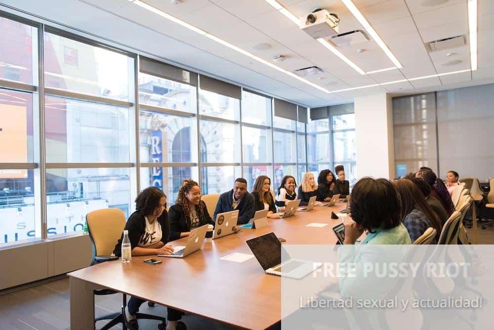 personas en evento para empresas