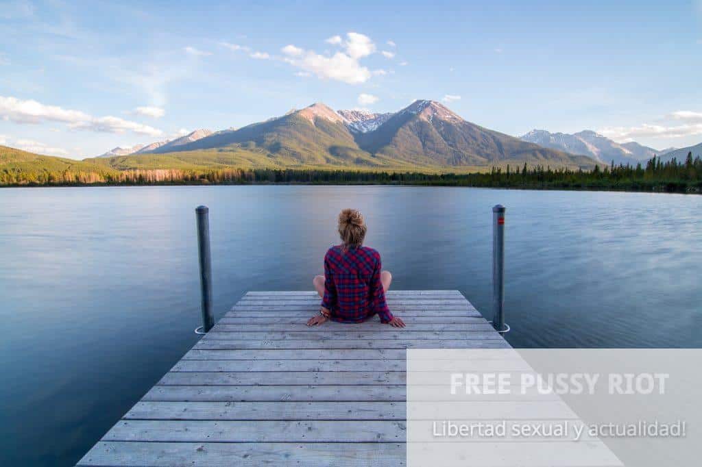 Persona en un lago