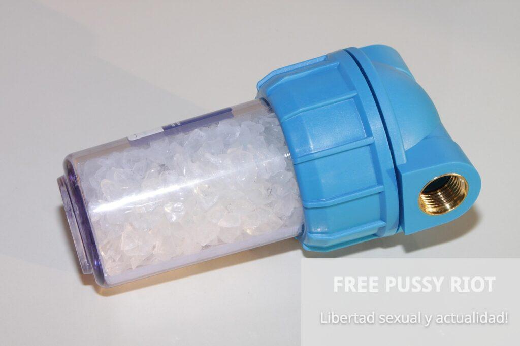 Descalcificador de agua con sal que son y cómo funcionan