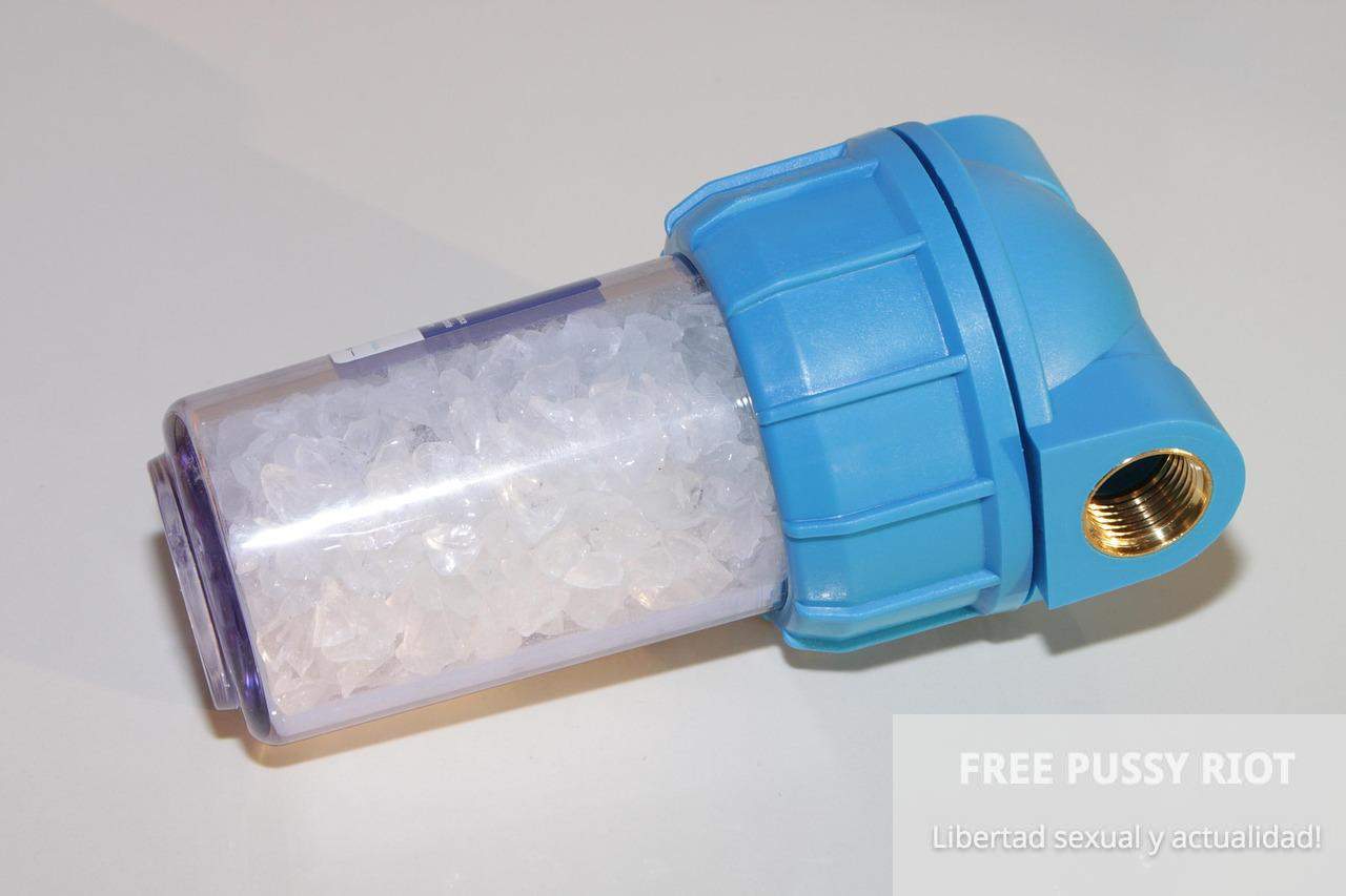 Descalcificador de agua con sal que son y cómo funcionan