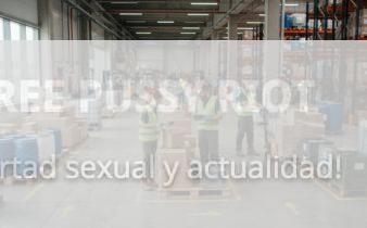 Equipo revisando la gestión de envases industriales en un almacén